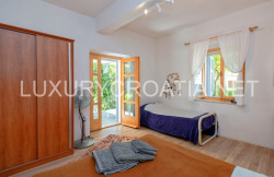 /c_images/thumb_2827767_1_Beautiful-villa-for-sale-in-Stari-Grad-Hvar-island37.jpg