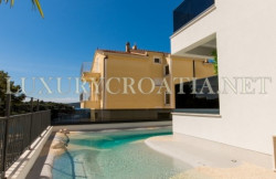 /c_images/thumb_2828397_2_Villa-with-a-pool-for-sale-Trogir-area-2.jpg