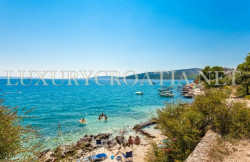 /c_images/thumb_2829734_3_Seaside-home-for-sale-Trogir-area-2.jpg