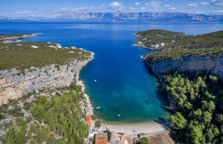 /c_images/thumb_3417117_2_Seafront-land-for-sale-on-Hvar-island-9.jpg