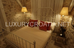 /c_images/thumb_3419047_2_Luxury-Estate-for-Sale-Trogir-Area-9.jpg