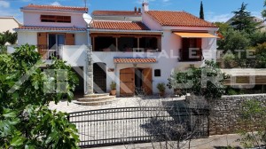 thumb_2517809_682_beautiful_mediterranean_house_with_sea_view_for_sale.jpg