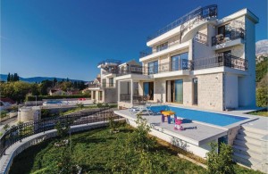 thumb_3090241_villa_for_sale_in_montenegro_with_a_swimming_pool2.jpg